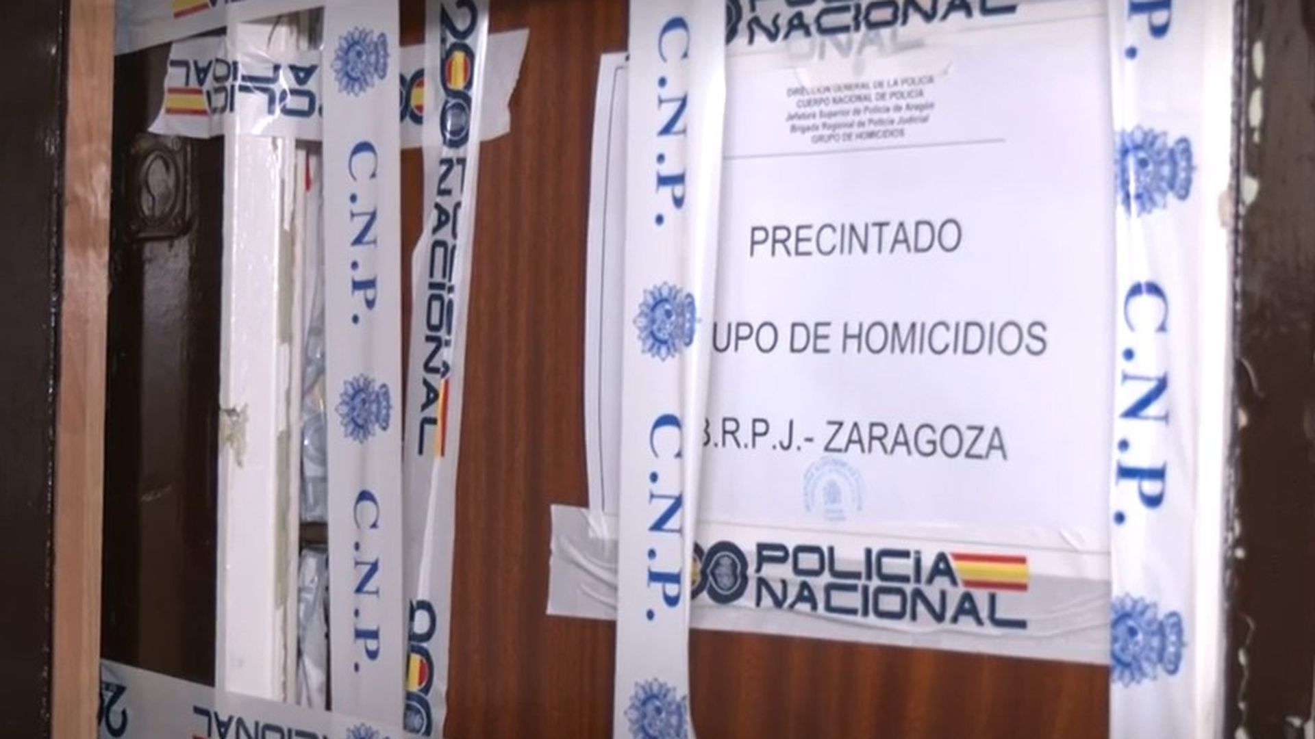 El hombre que mató a cuchilladas a su pareja en Zaragoza se atrincheró en la casa junto al cadáver: los agentes entraron a la fuerza