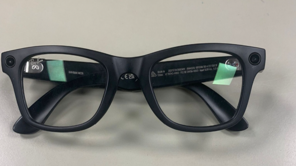 Las gafas que utilizaba el detenido