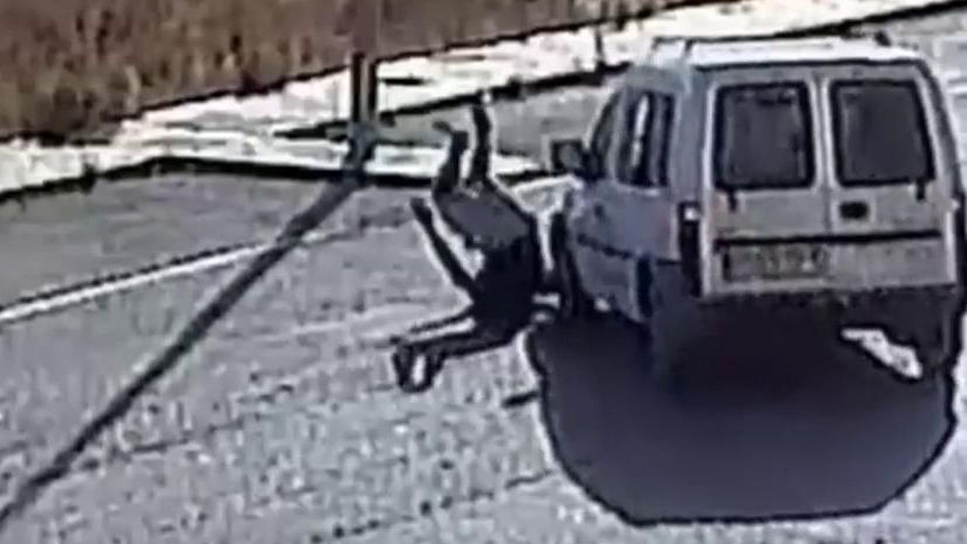 Las imágenes de la brutal paliza a un camionero: cuatro personas detenidas por robo, atropello y tiroteo en Almería