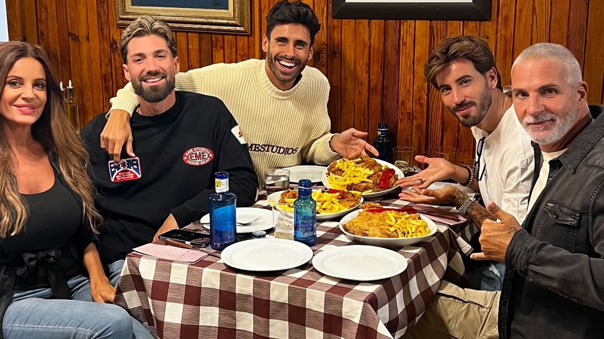 Los concursantes de 'SV All Stars' quedan para comerse un cachopo