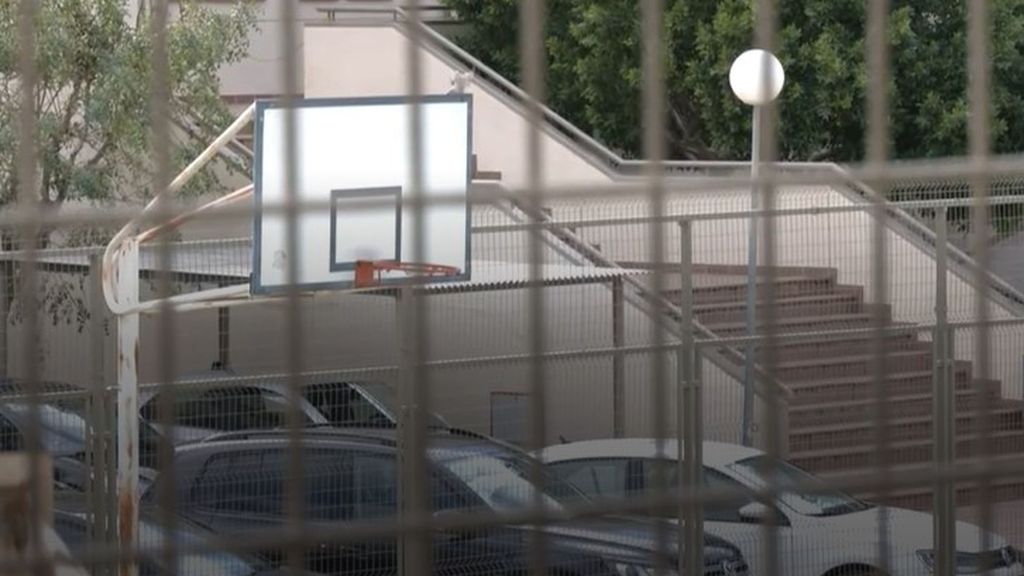 Un profesor salvó al menor de 12 años acuchillado por un compañero de 13 en Granada: el colegio le sanciona con 29 días