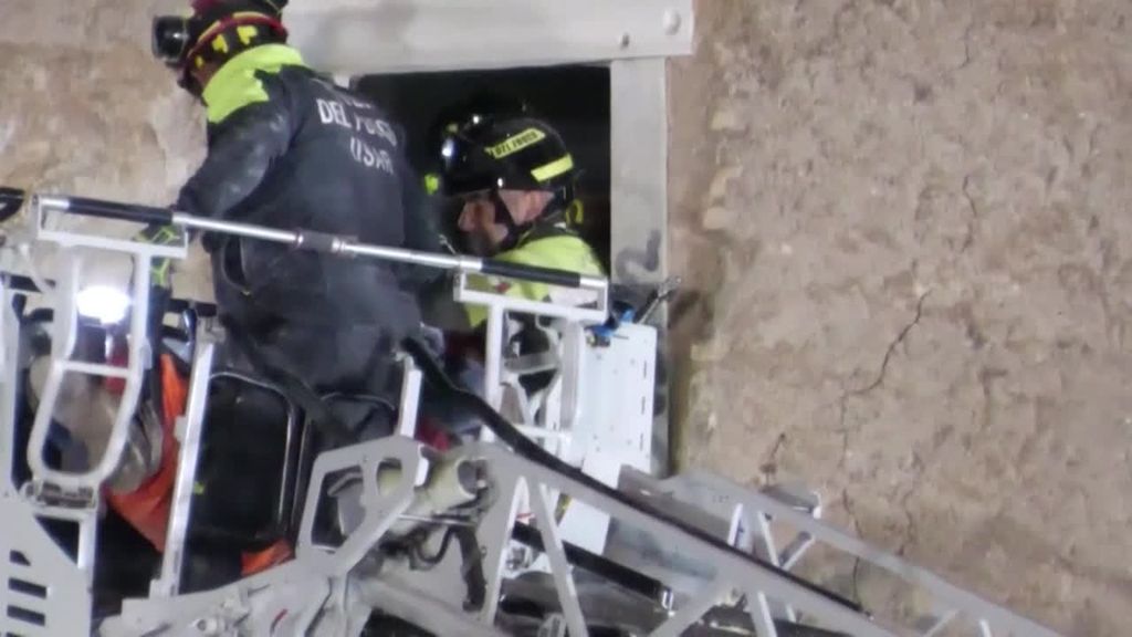 Muere el obrero rescatado tras 11 horas atrapado por el derrumbe de la torre medieval en Roma