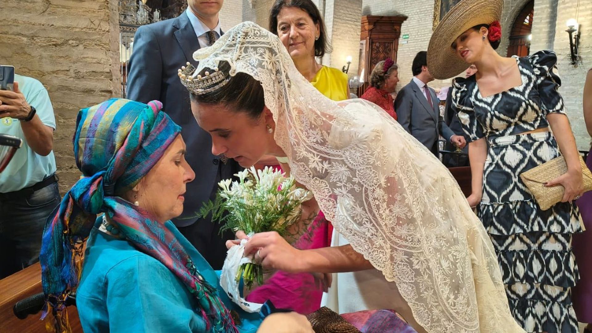 Carmen en la boda de su sobrina gracias a la Ambulancia de los Deseos