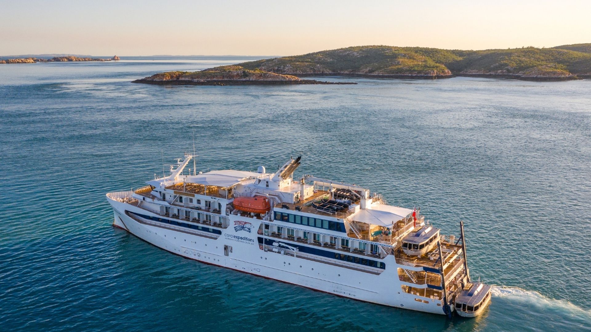 Crucero Coradl Adventurer