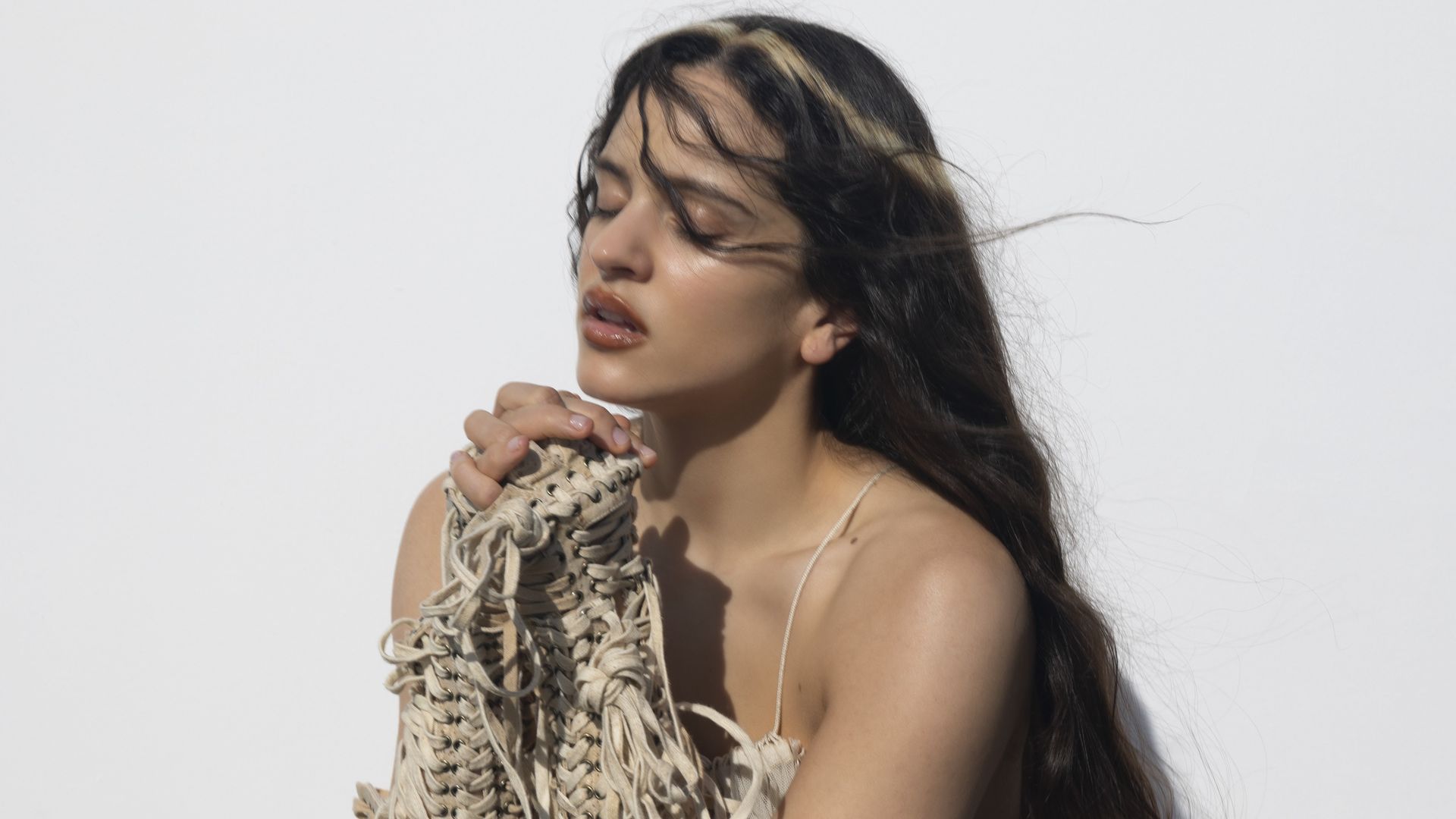 El encuentro de Rosalía con sus fans en el Museo Nacional de Arte de Cataluña: así son las canciones de su álbum