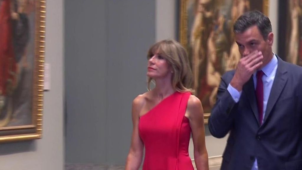 El juez del 'caso Begoña Gómez' imputa a una alto cargo de Moncloa y descarta cerrar el caso