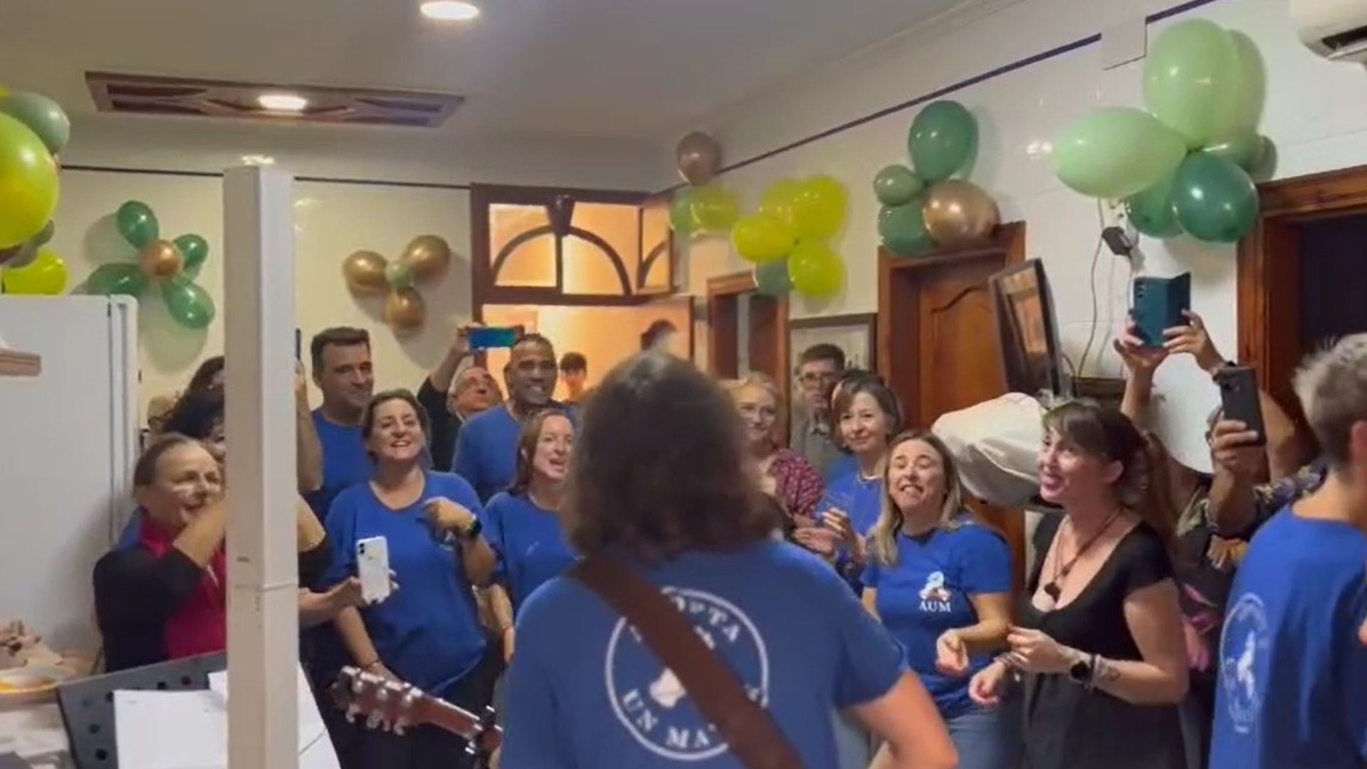 El mejor regalo de cumpleaños para Vicent: volver a su casa destrozada por la DANA