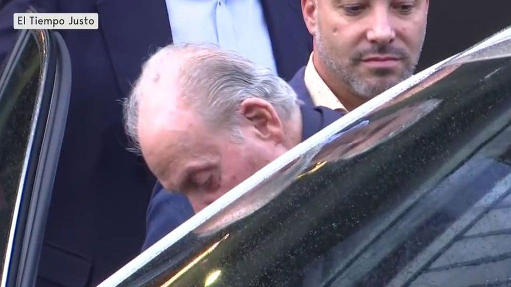 El rey emérito vuelve a España en medio de la polémica de su libro: "¿Ganas de volver a España? Muchas"