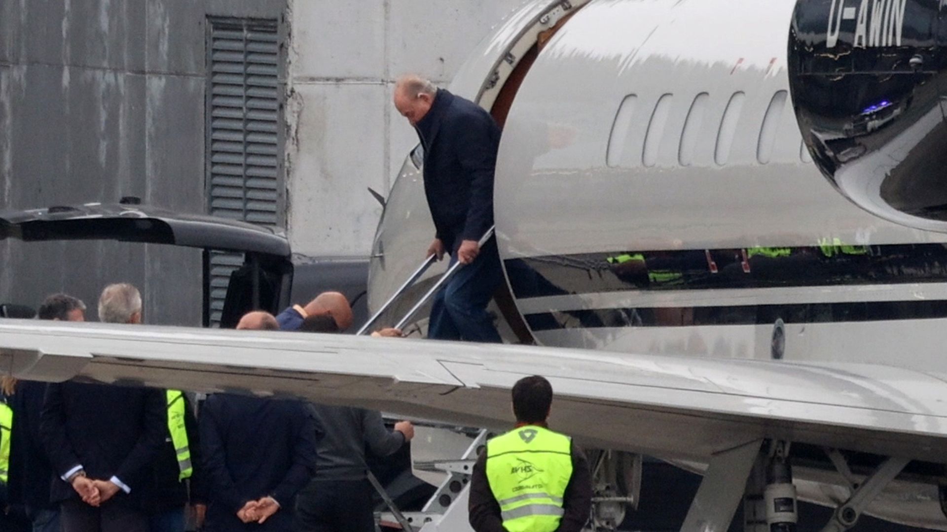 Juan Carlos I al aterrizar en España