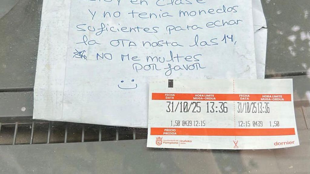 La nota en el parabrisas del coche, en Pamplona