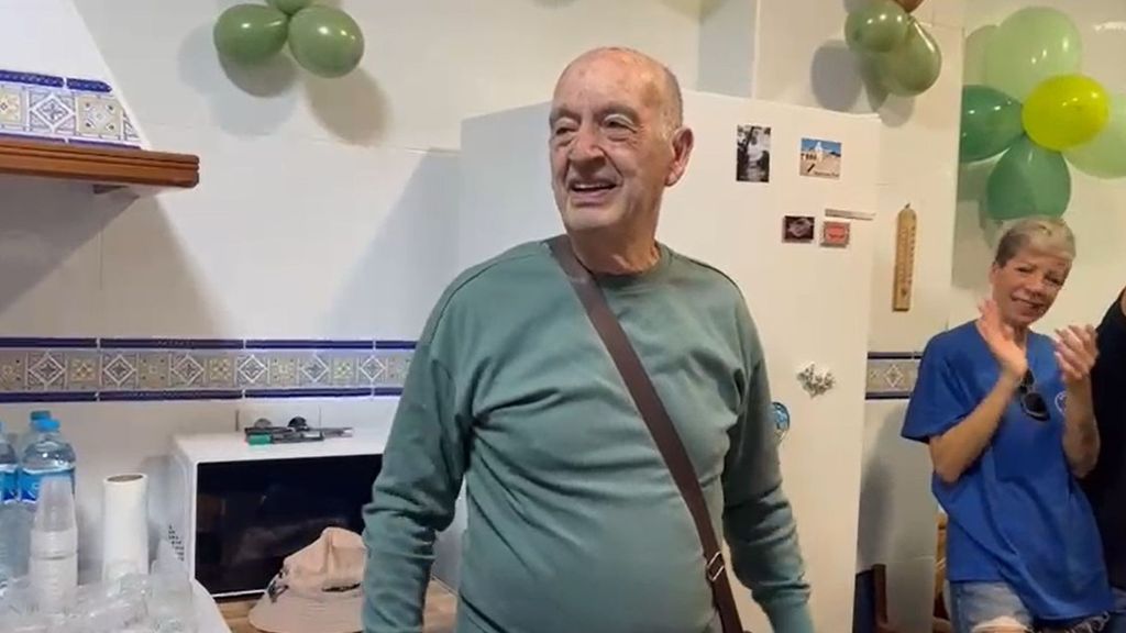 Vicent vuelve a su casa, destrozada por la DANA, el día de su cumpleaños