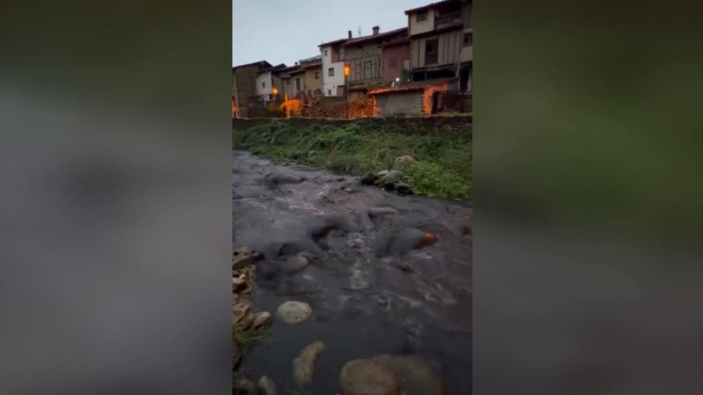 Aguas negras, el fenómeno que han dejado las lluvias en las zonas de los incendios de verano: "Sale turbia, no se puede lavar"