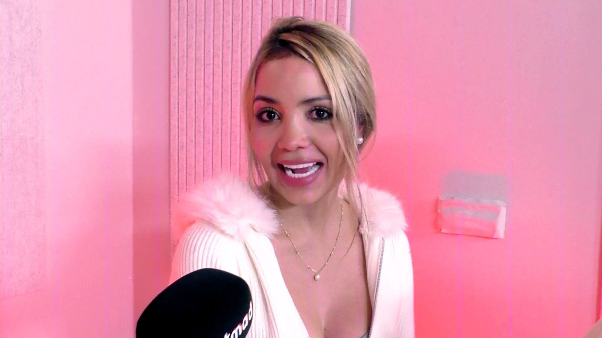 Daniela Cano desvela a qué se dedica realmente su familia En todas las salsas Temporada 8 Top Vídeos 872