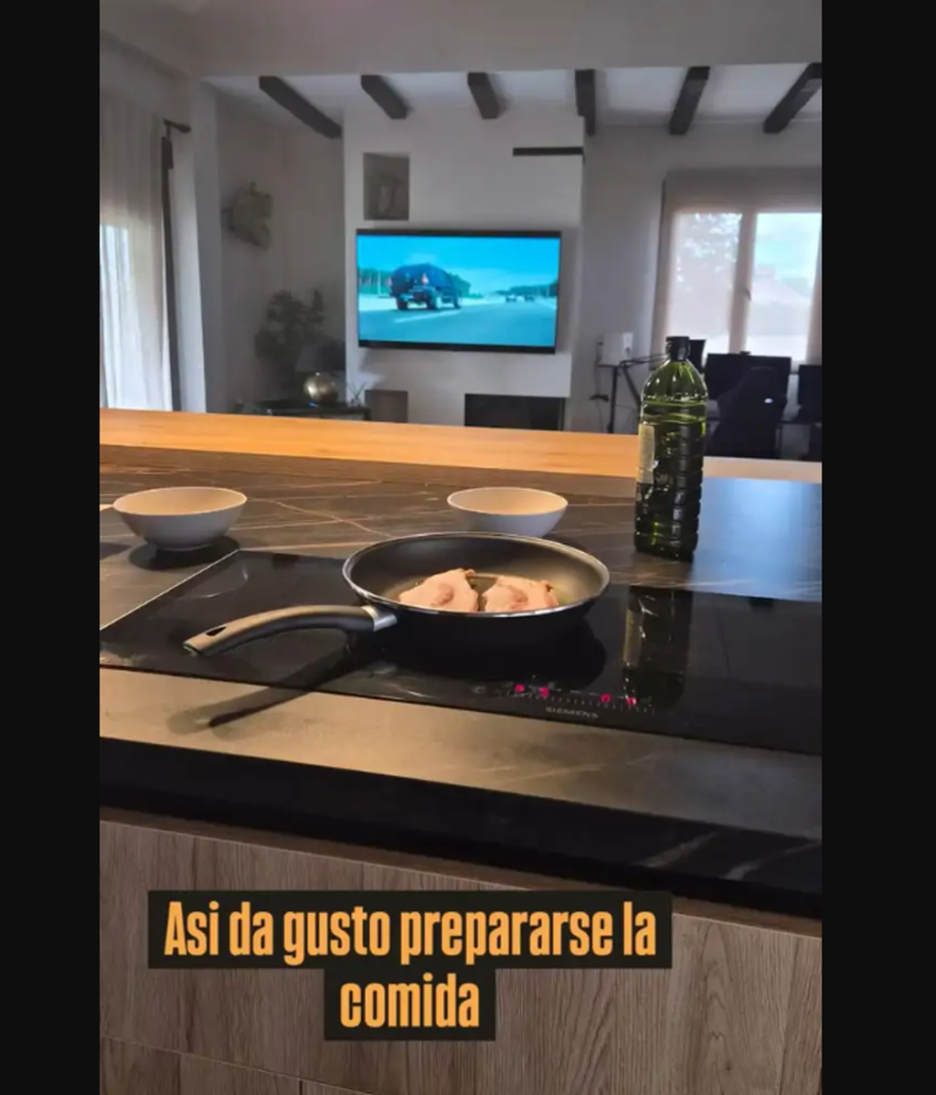 El salón de la casa de Kiko Rivera