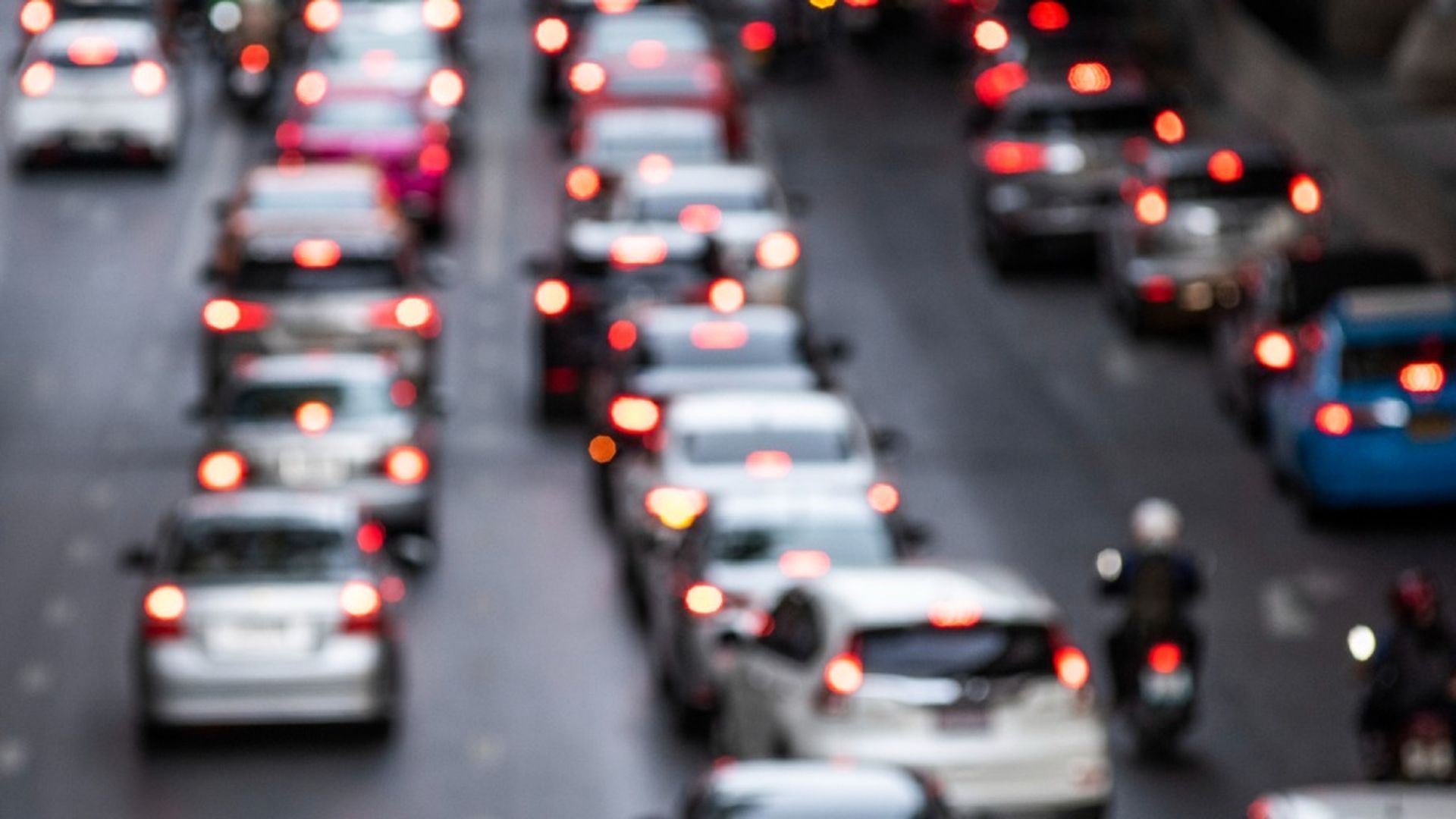 La DGT trabaja en nueva normativa en atascos