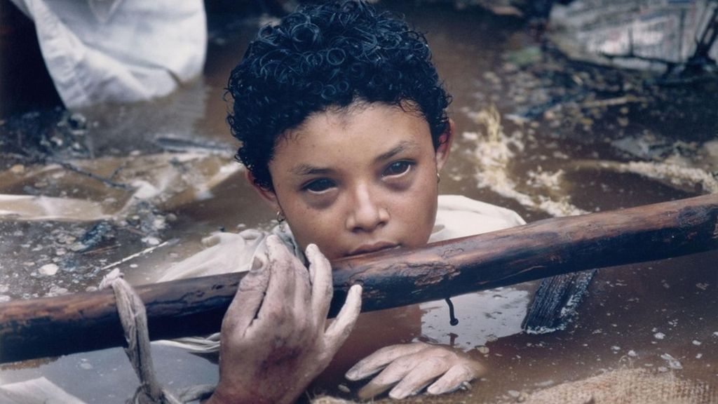 La imagen de Omayra Sánchez sumergida en el lodo tomada por Frank Fournier, que ganó el World Press Photo de 1986