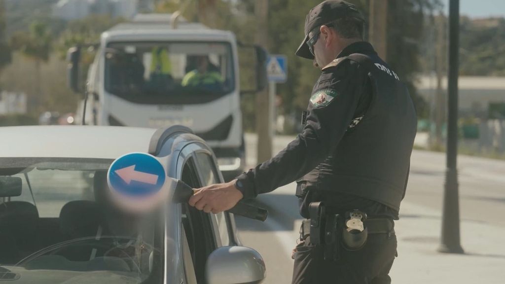 La policía encuentra a un hombre herido de bala en el interior de un coche sospechoso tras un tiroteo en Málaga