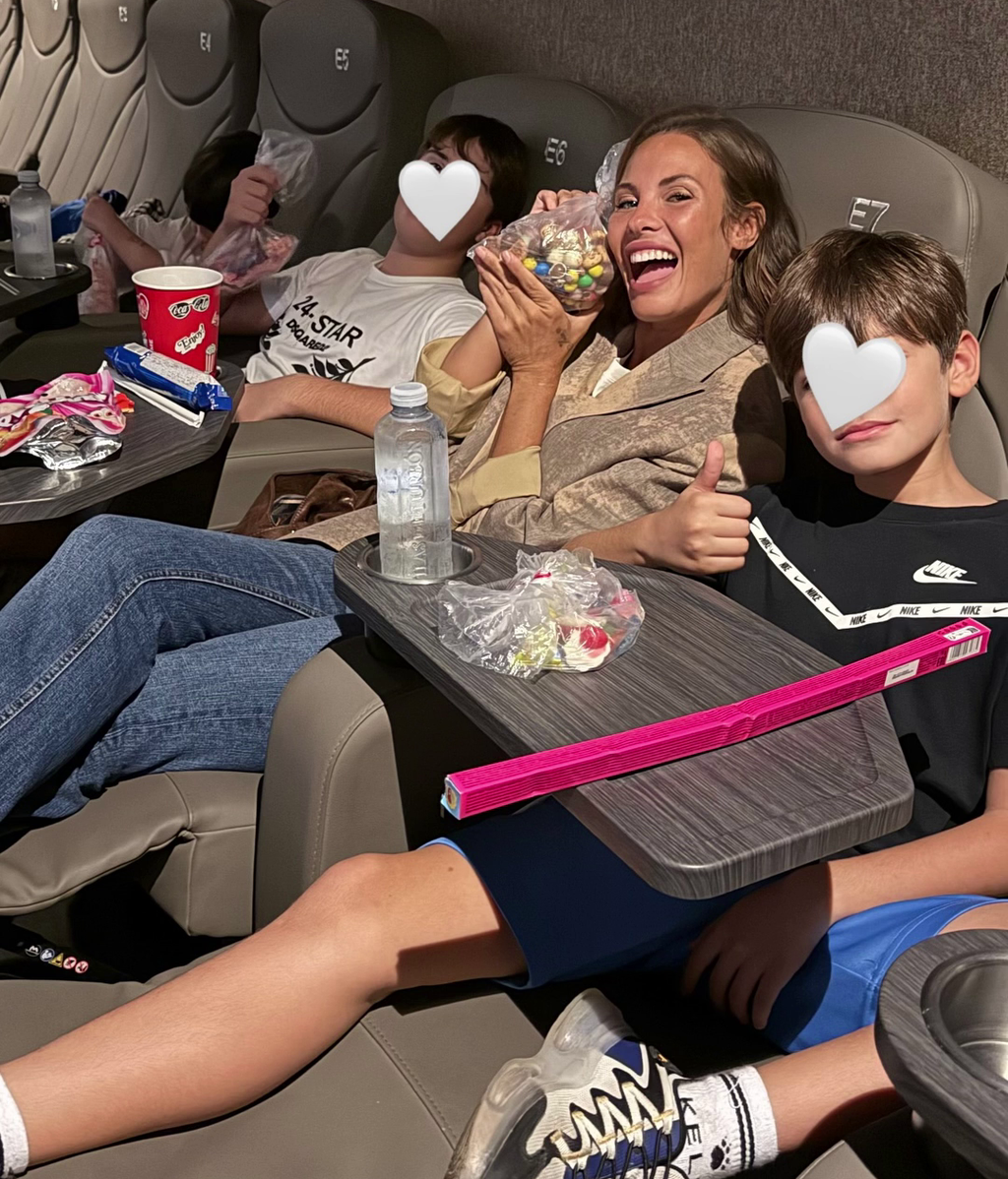 La primera foto de Jessica Bueno con sus hijos