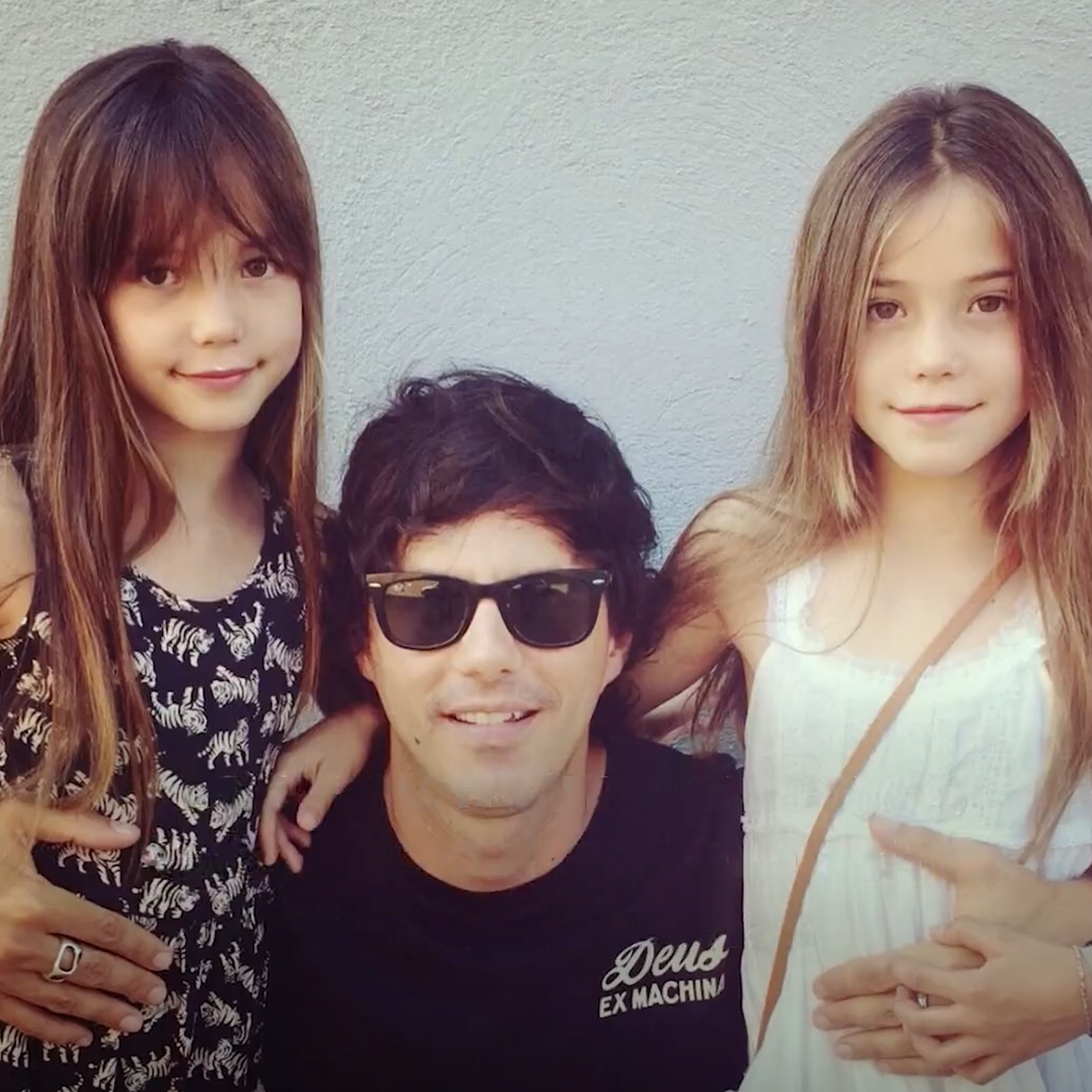 Las hermanas Meroño con su hermano Rafa