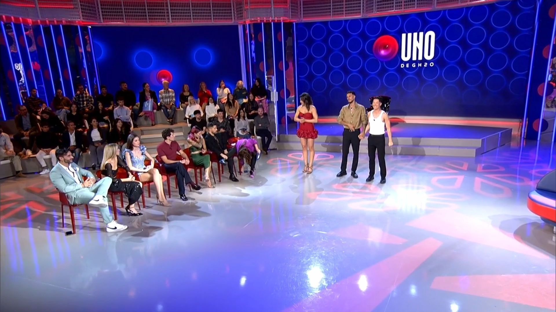 Los sobres por el suelo