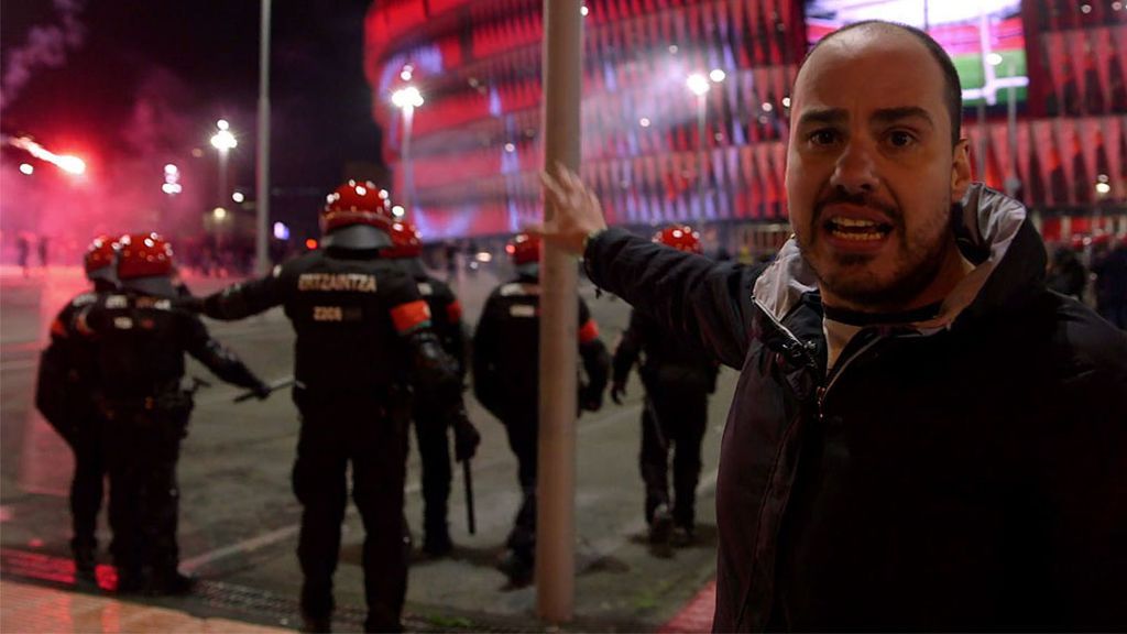 Pampliega se infiltra con los ultras del Spartak en la batalla campal de Bilbao: así fue la pelea desde dentro