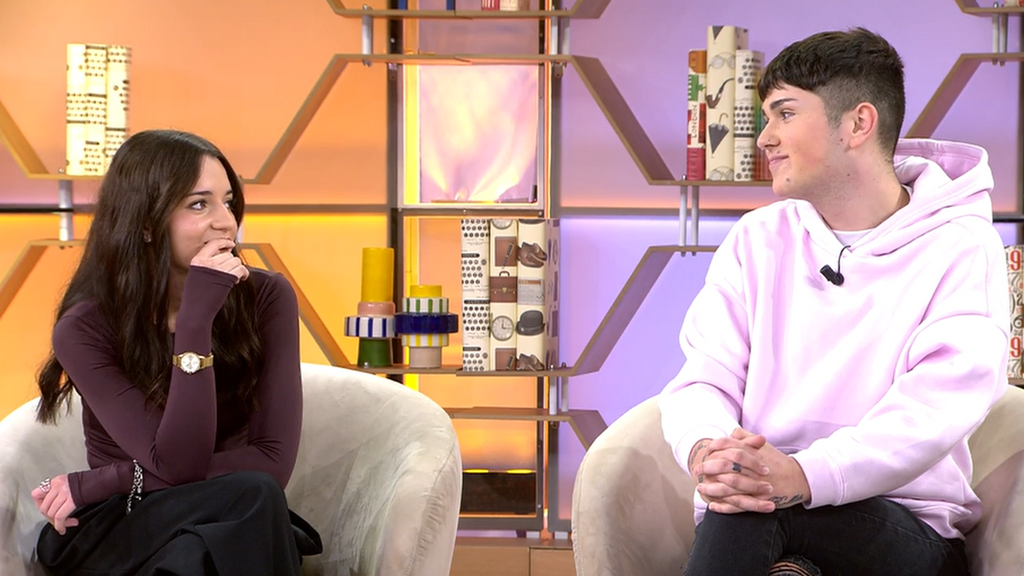 Se besó con el novio de su mejor amiga y tres años después se arrepiente: "Te echo de menos"