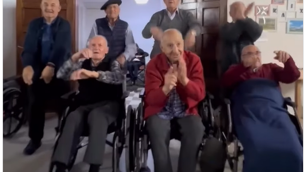 Un momento del 'videoclip', difundido por las redes sociales de la residencia alavesa