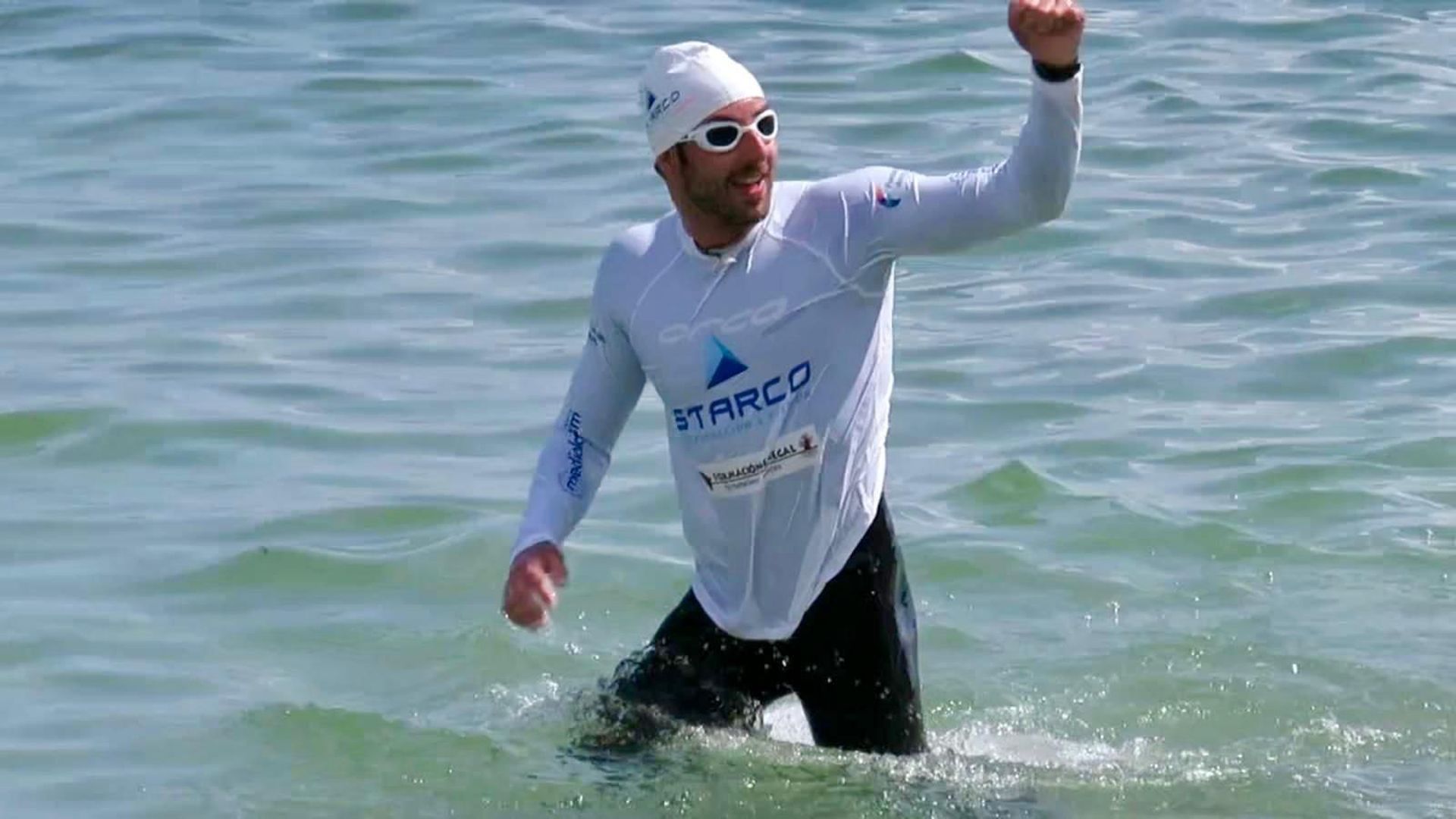 Álvaro tras cruzar a nado el Estrecho de Gibraltar