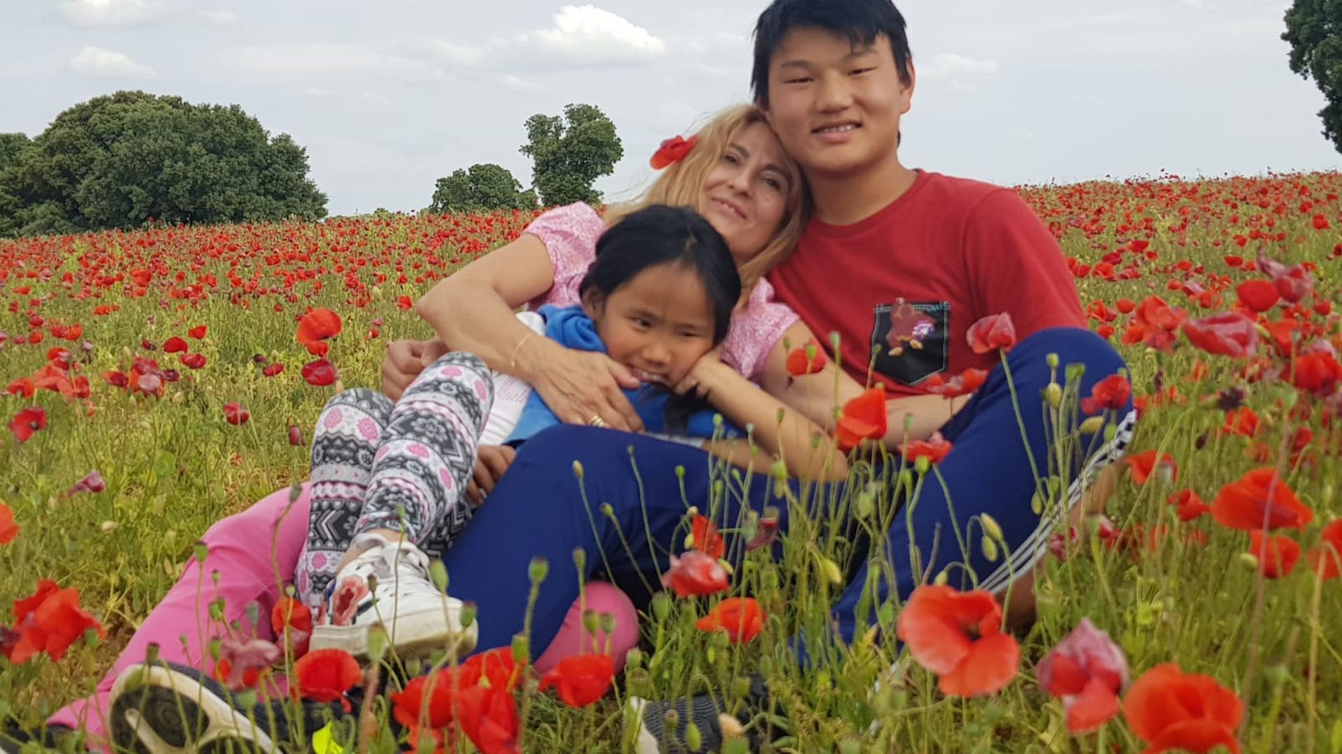 Blanca Rudilla junto a sus hijos adoptados