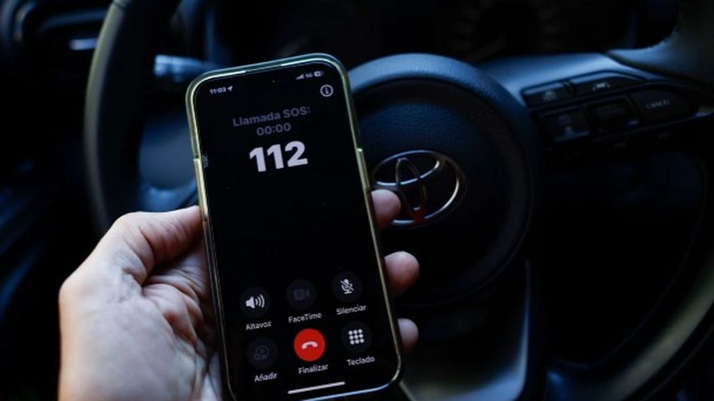 ¿Cómo realizar una llamada de emergencia al 112 con el botón de bloqueo o encendido?