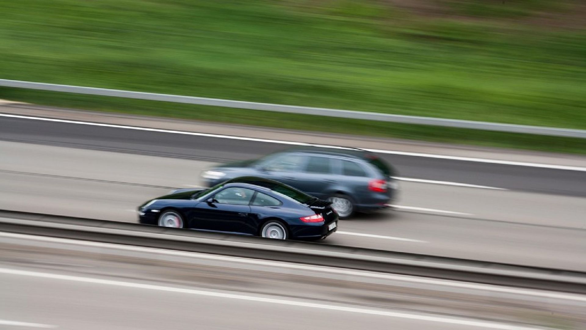 El carril izquierdo solamente sirve para adelantar