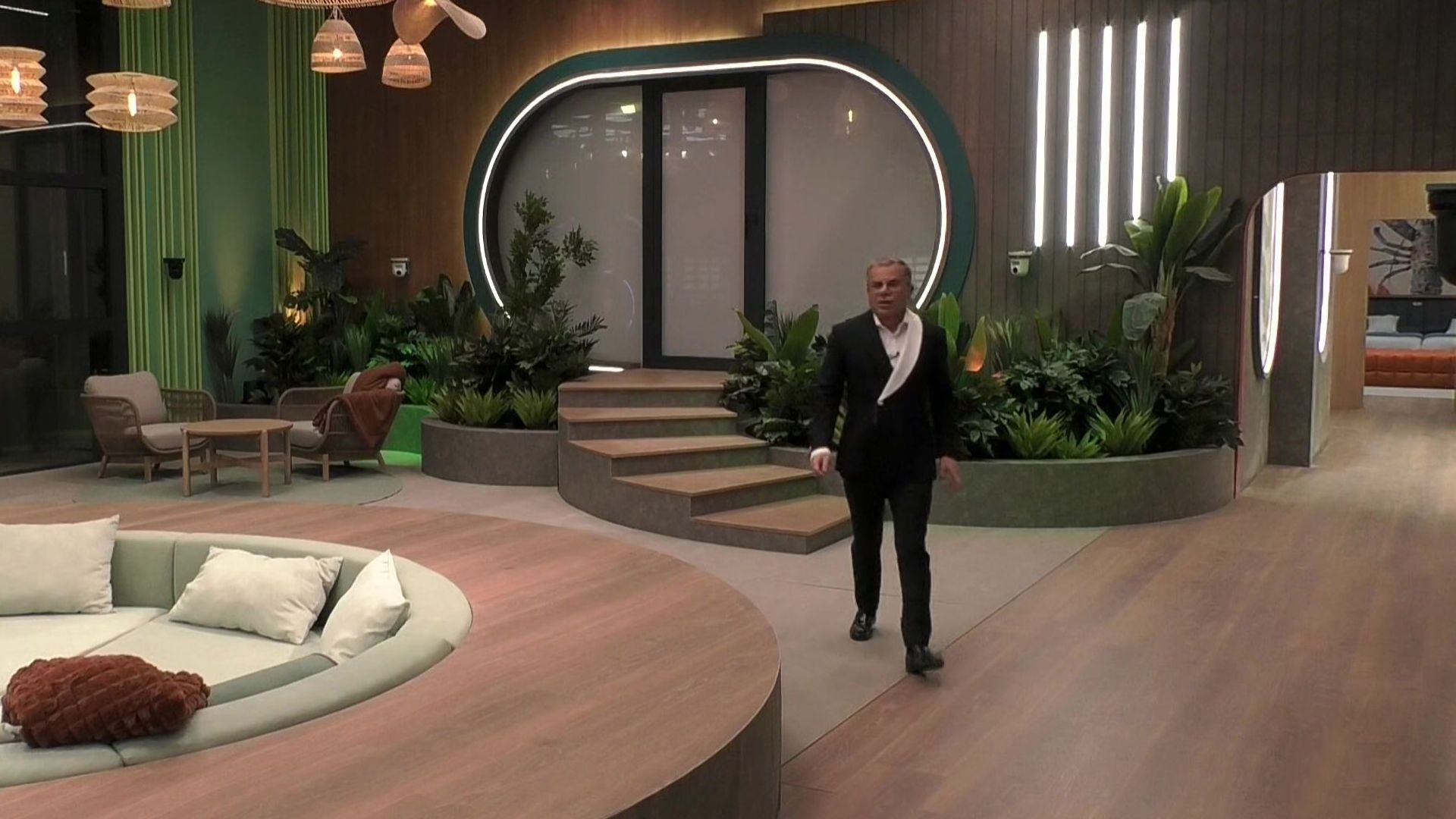 Jorge Javier enseña la nueva casa