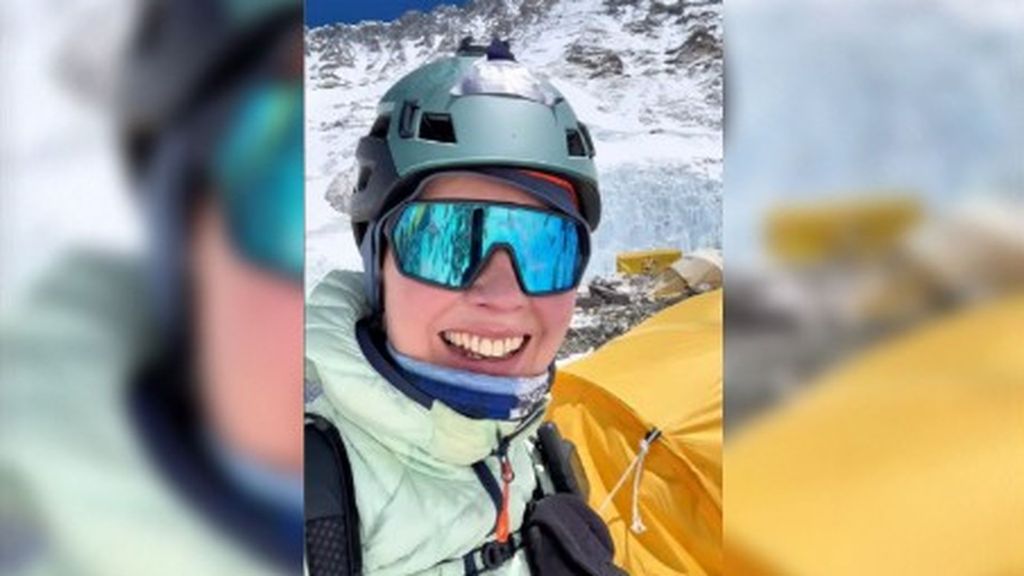 Julia, una alpinista cuya subida a la cima del monte Everest acabó con un edema pulmonar: "Pensaba que me iba a morir"