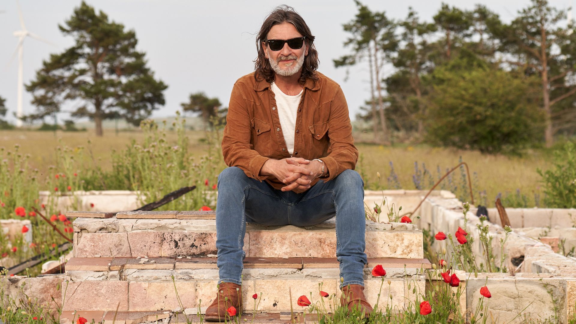 Quique González, en el bucólico entorno que últimamente tanto le gusta.