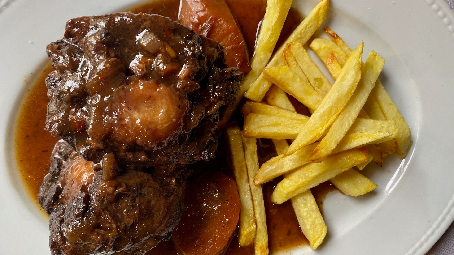 El rabo de toro es uno de sus platos más aclamados