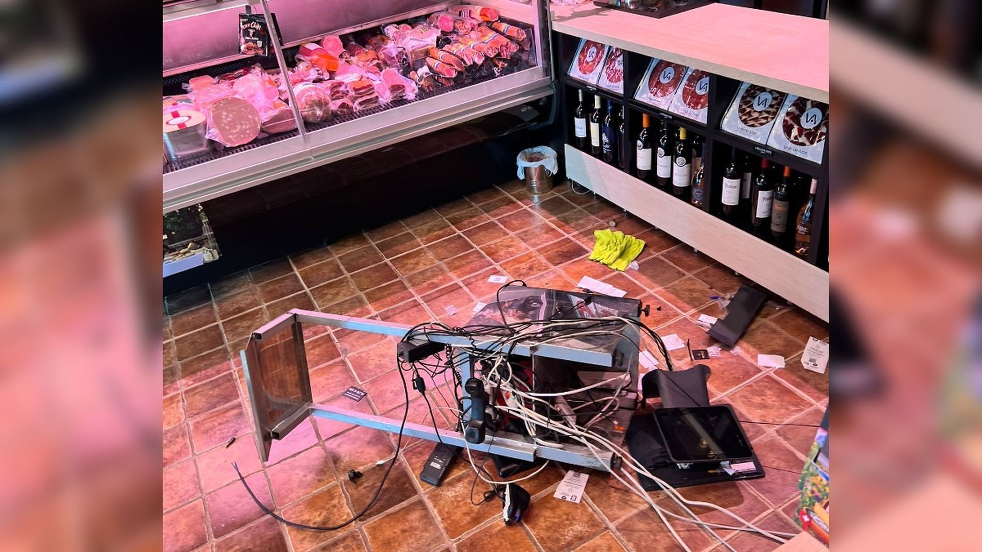 Roban 29 jamones de primeras calidades en Lucena