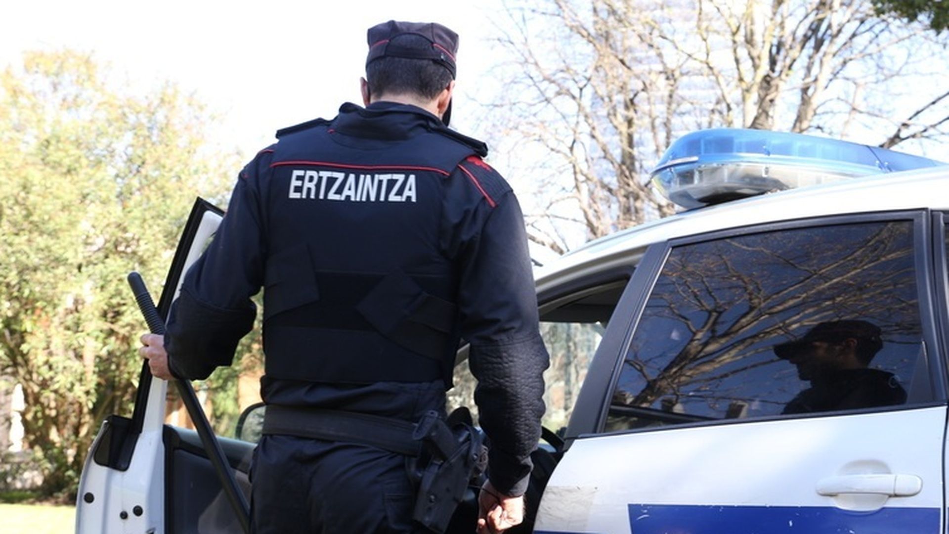 Un hombre de 52 años ha sido detenido en Vitoria tras agredir sexualmente a un joven de 21 al que alquiló una habitación