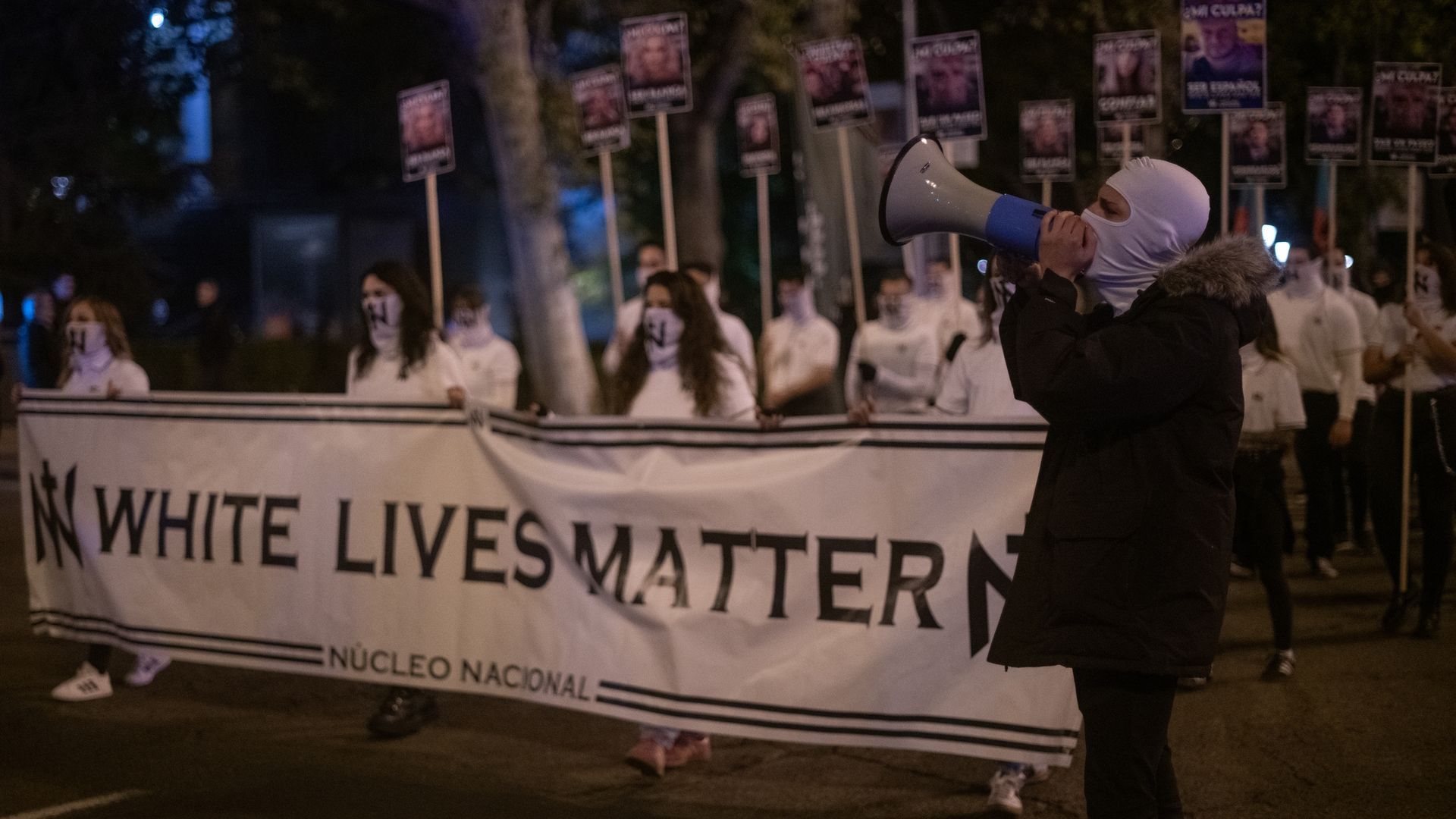 Detenidas tres personas en una manifestación de Nucleo Nacional frente al Congreso