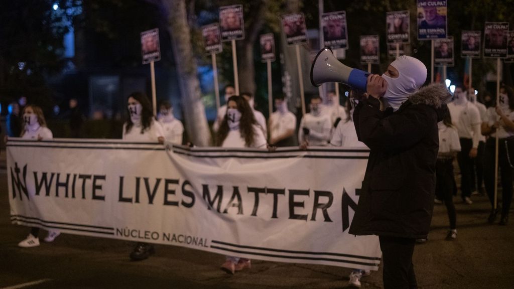 Detenidas tres personas en una manifestación de Nucleo Nacional frente al Congreso