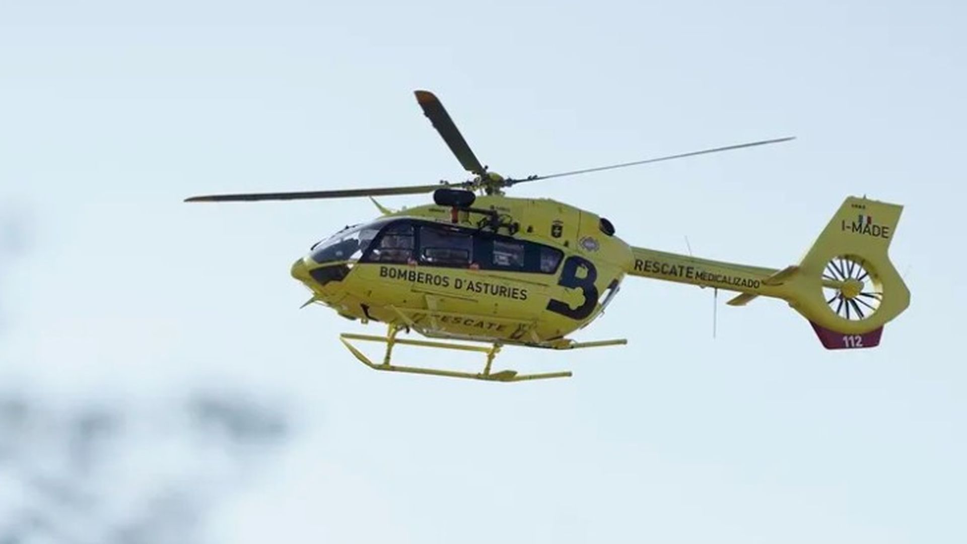 Muere un pescador tras caer al agua en Valdés, Asturias