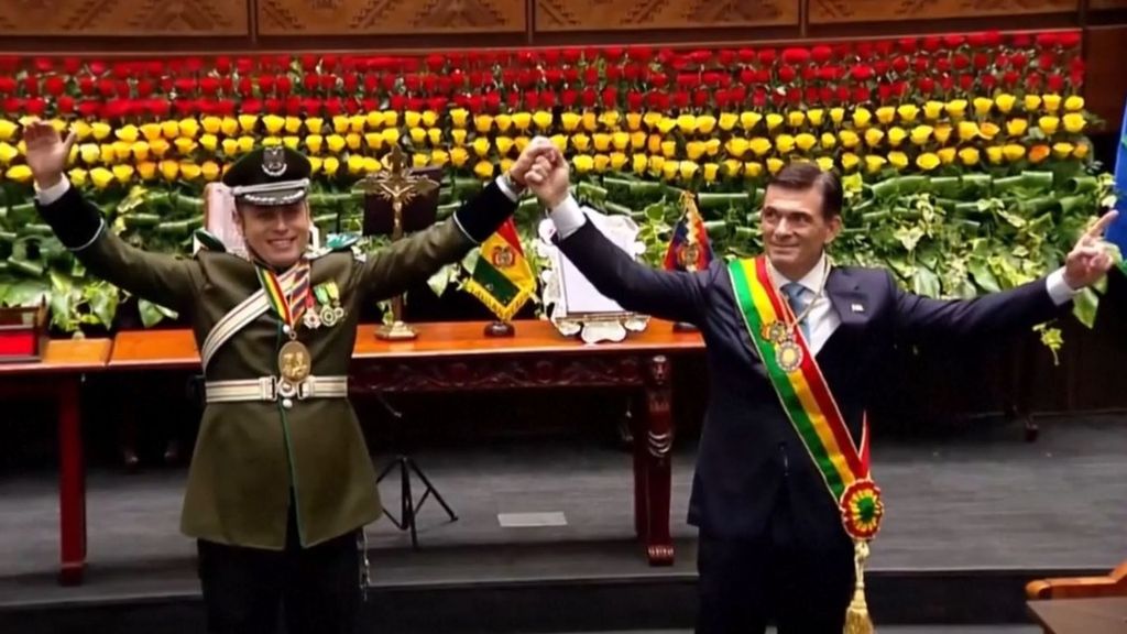Rodrigo Paz jura su cargo como presidente de Bolivia y se propone rescatar a "un país devastado"