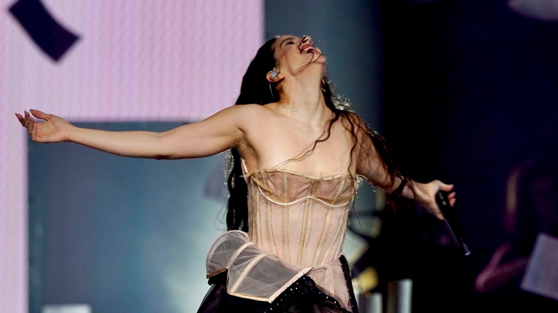 Rosalía resplandece en Valencia con el regreso más esperado del año en los 40 Music Awards Rosalía resplandece en Valencia con el regreso más esperado del año en los 40 Music Awards