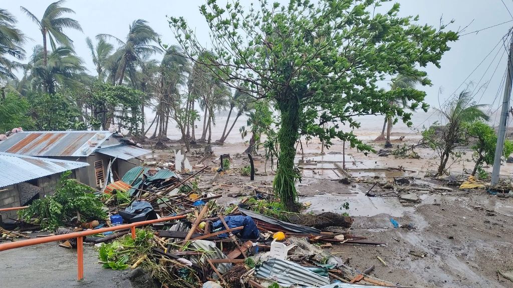 54 provincias en alerta en Filipinas tras la evolución del tifón 'Kalmaegi' a 'supertifón