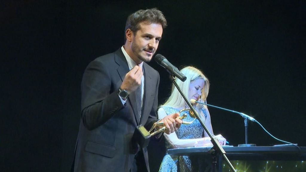 Diego Losada, presentador de Noticias Cuatro, dedica la Antena de Oro a sus compañeros: "Son una familia"