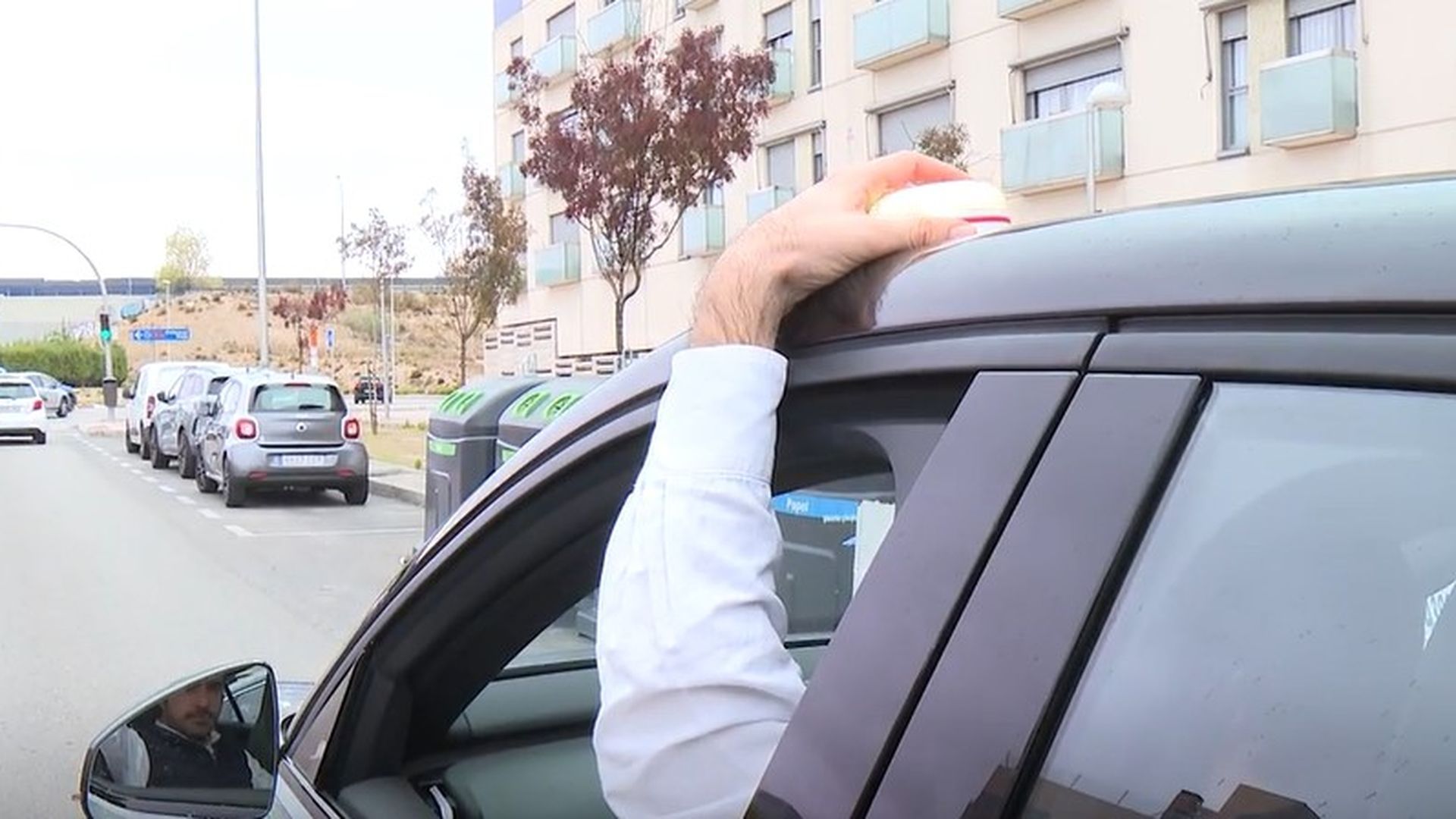 Las balizas V16, obligatorias en todos los coches a partir del 1 de enero: multas por no llevarla y especial cuidado al comprarlas sin homologar