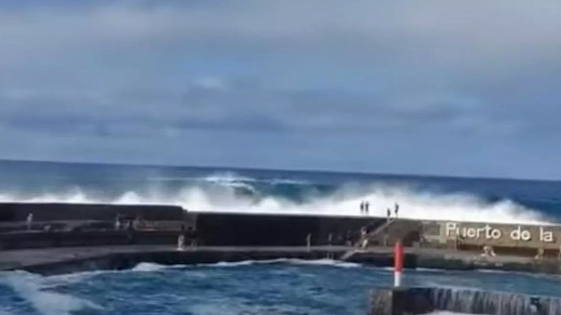 Varias de las personas que fueron arrastradas por el mar en Puerto de la Cruz, Tenerife, eran cruceristas