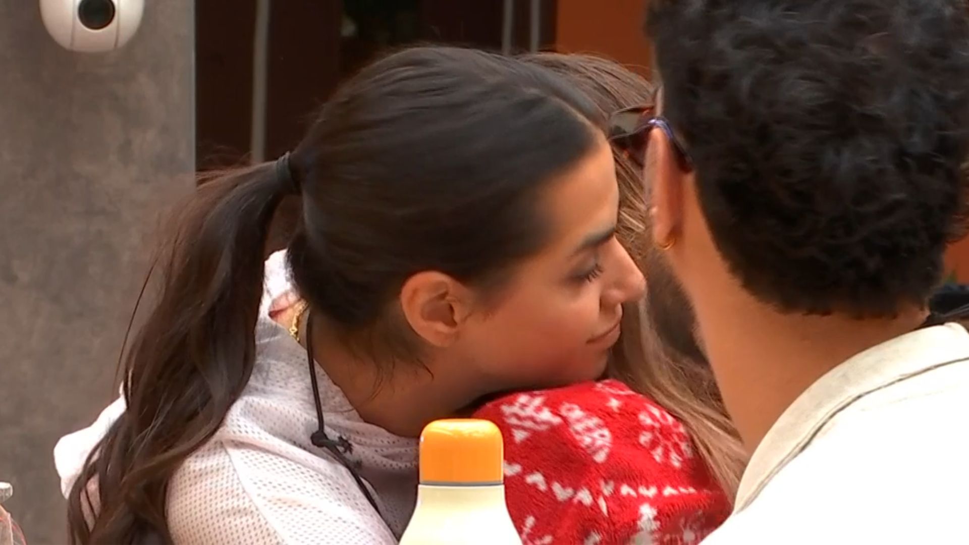 Aroa se derrumba al escuchar las sinceras palabras de apoyo de Desirée: "Es muy fuerte todas las cosas que te han pasado"