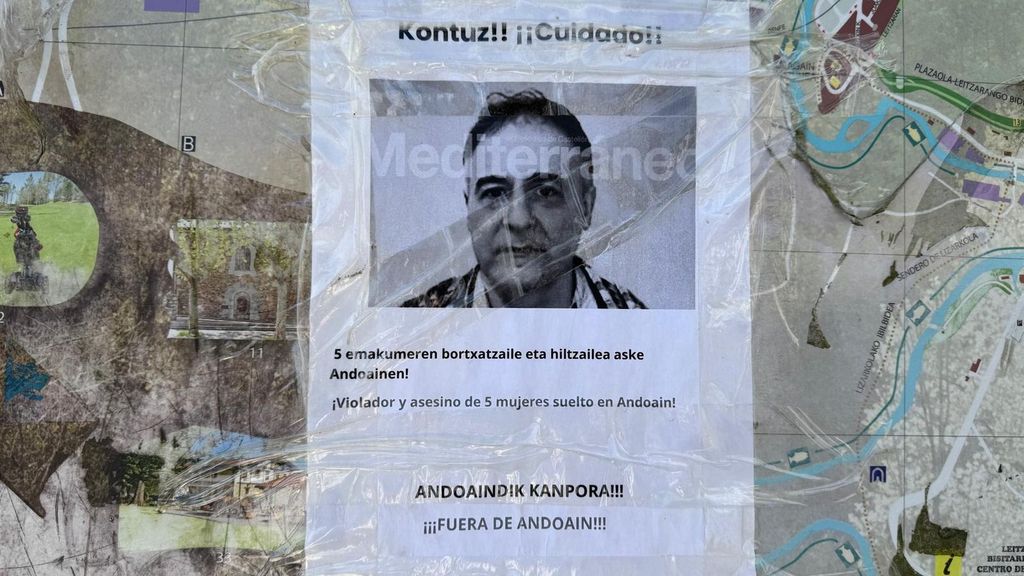 El cartel ha aparecido pegado sobre un mapa de Andoain, en una céntrica plaza del municipio