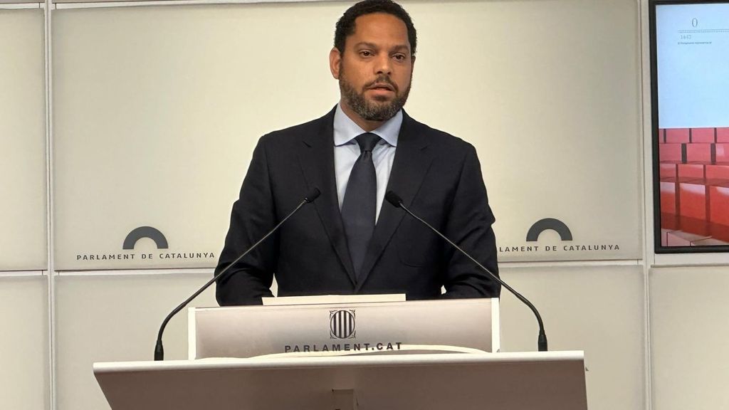 El líder de Vox en Catalunya, Ignacio Garriga, en una rueda de prensa en el Parlament