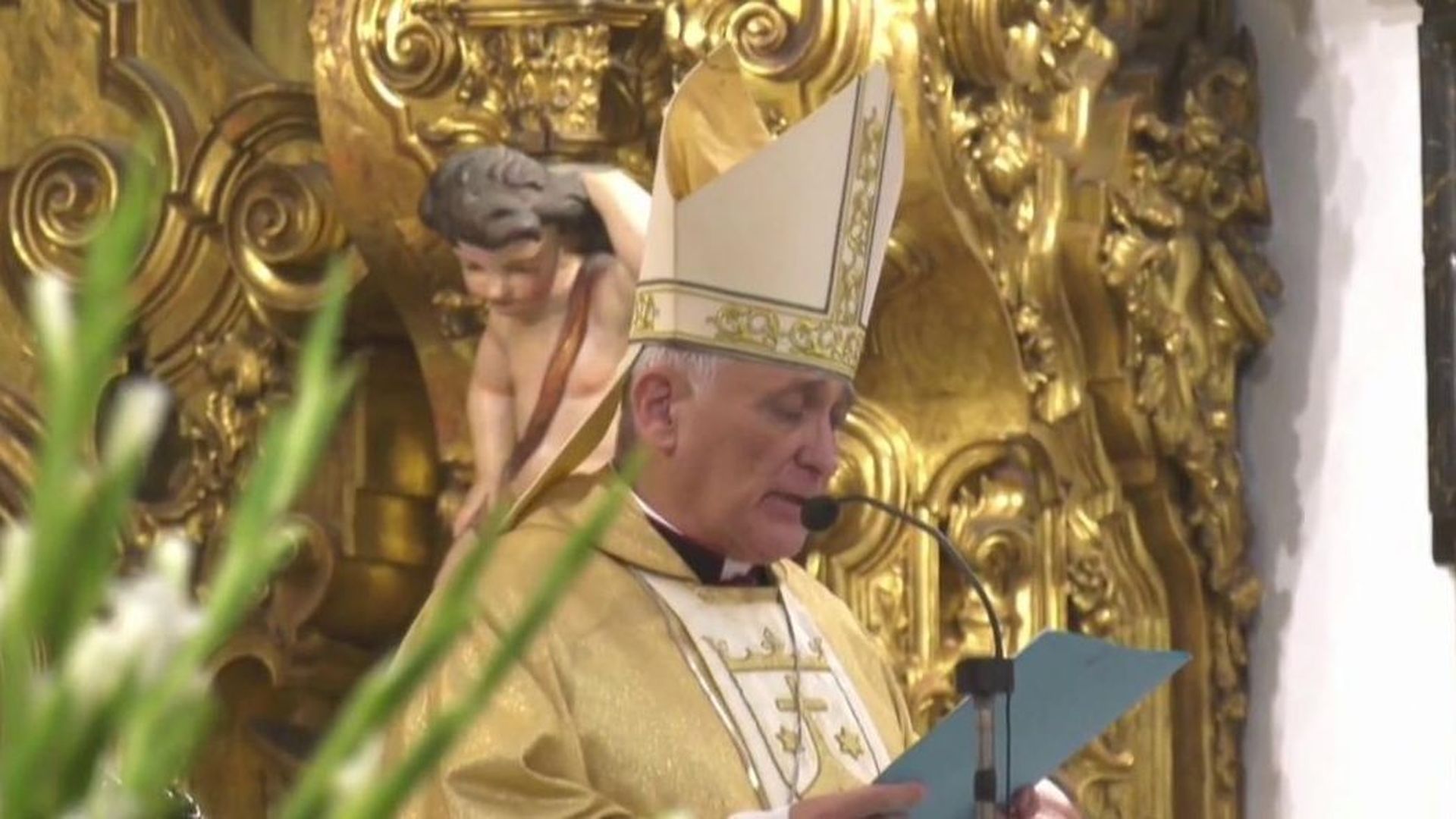 El obispo de Cádiz niega las acusaciones de pederastia que ya se investigan: "Se metía en mi cama y me besaba"